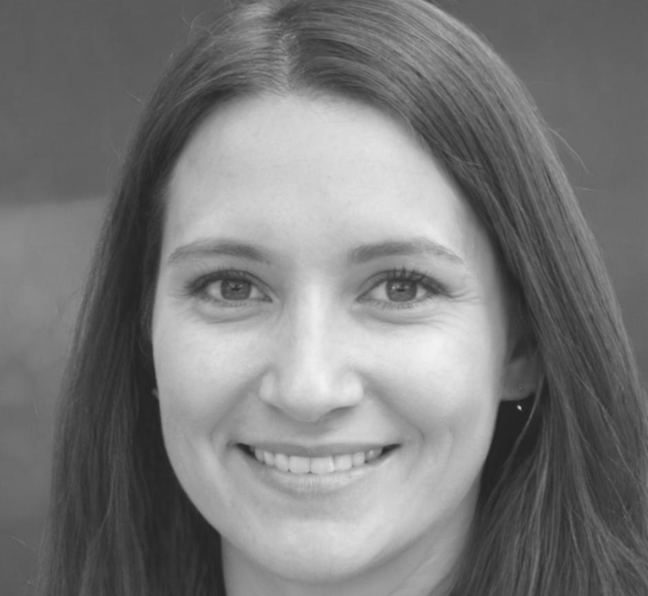 Sarah Mitchell - Financial Analysis Expert